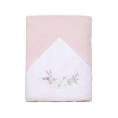 toalha-de-banho-atoalhada-mami-forrada-com-capuz-bordado-rosa-flores